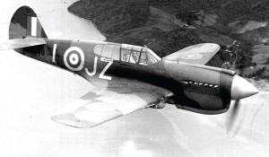 18Istrebitel-Kittyhawk-MkIA-RAF