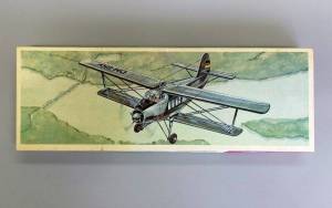 Flugzeug-Modelbaukasten AN-2