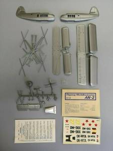 Flugzeug-Modelbaukasten AN-2