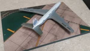 Boeing 707-321 на аэродроме Лос Анджелеса (основание от denisssmodels.ru)