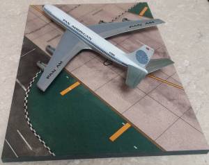 Boeing 707-321 на аэродроме Лос Анджелеса (основание от denisssmodels.ru)