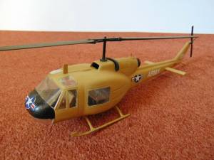 Bell UH-1B “Iroquios” - модель собранная "из коробки", выставлена в качестве лота на аукционе eBay в 2019 г.